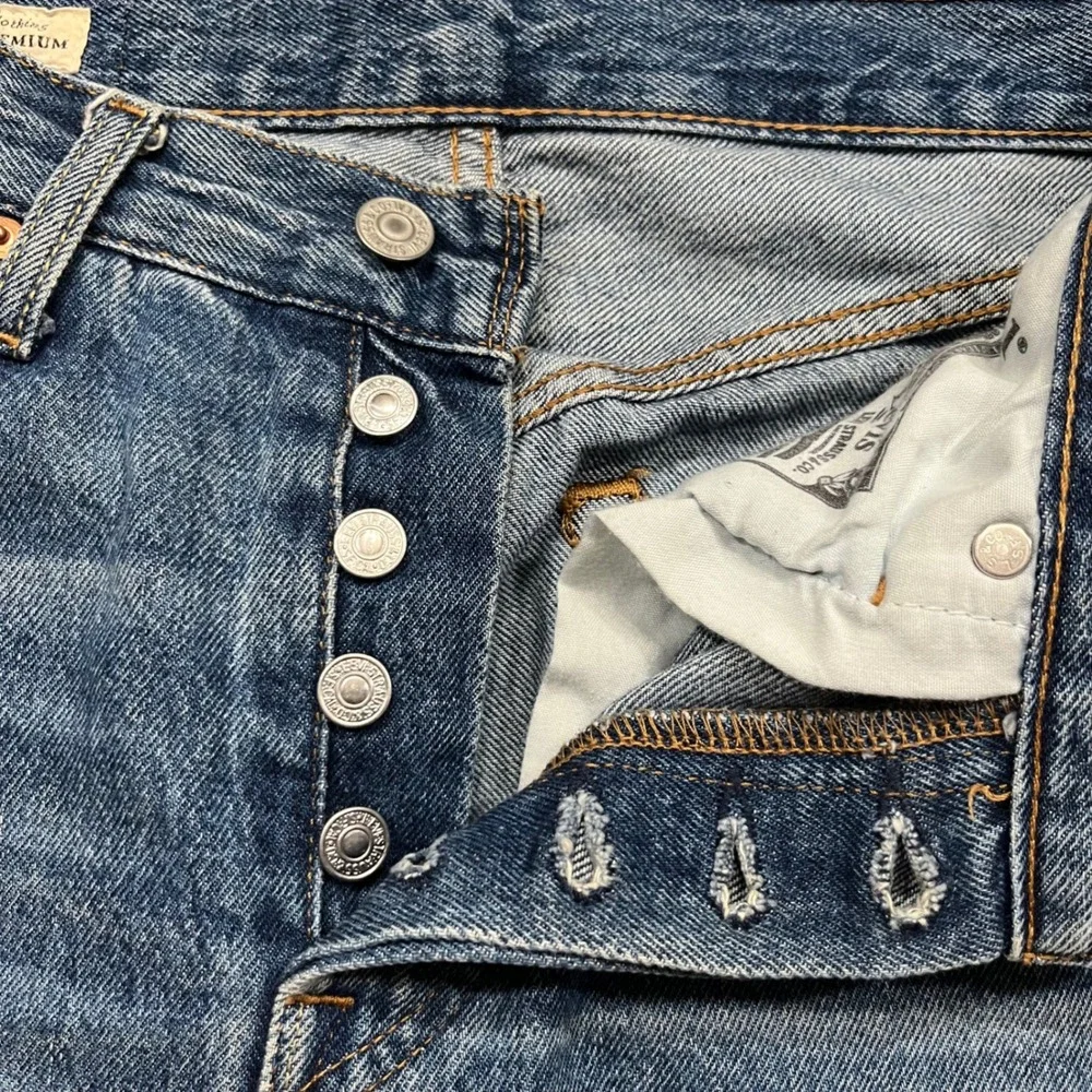 Levis Premium 501 Original Fit Straight Leg Jeans Medium Wash 26x30 Button Fly